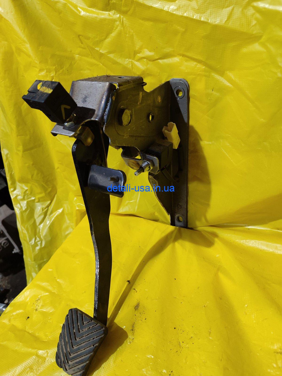 Педаль сцепления Hyundai/Kia Ріо 328021R100 Педаль сцепления Hyundai/Kia Rіо 328021R100