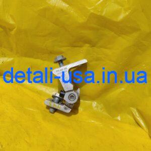 Петля дверей задней левой VAG POLO 7N0831401