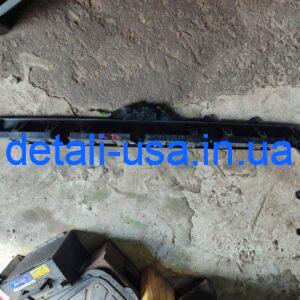 Крепление заднего бампера центральное Jeep Cherokee 68287855AA
