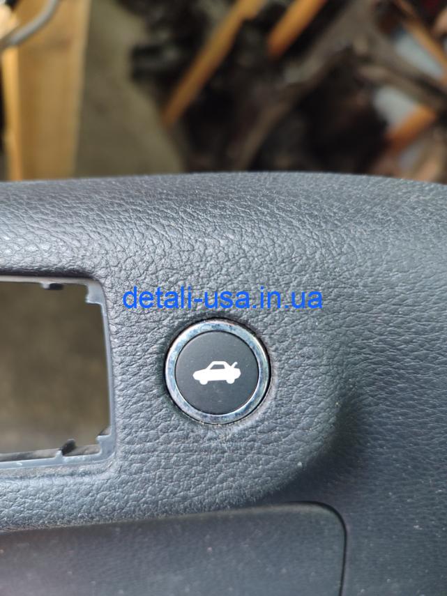 Кнопка открывания багажника Chrysler 200 68141864AA Кнопка открывания багажника Chrysler 200 68141864AA
