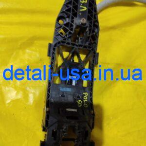 Кронштейн ручки дверей задний левый VOLKSWAGEN POLO 5N0839885H