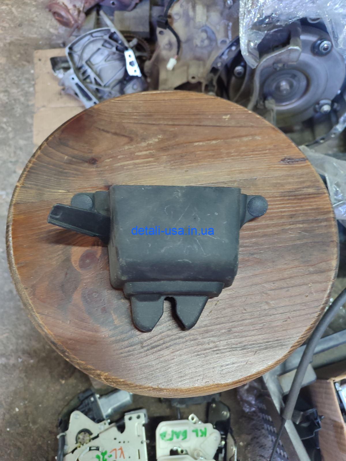 Кришка замка багажника Dodge Dart 68093336AA Кришка замка багажника Dodge Dart 68093336AA