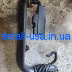 Повітропровід Chrysler 200 68211695AB