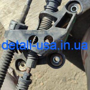Кронштейн тросов КПП VOLKSWAGEN POLO 6Q0711789F